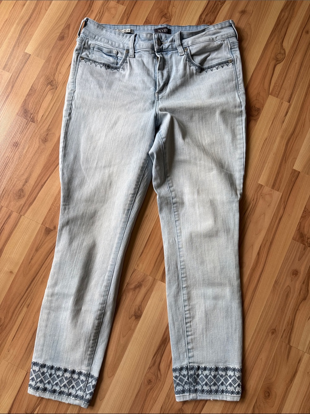 NYDJ embroidered Ami Skinny ankle pants, size 10